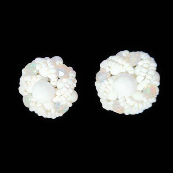 Vintage White Iridescent Twisted Cluster Seed Bead Round Fob Clip On‎ Earrings - Picture 1 of 9